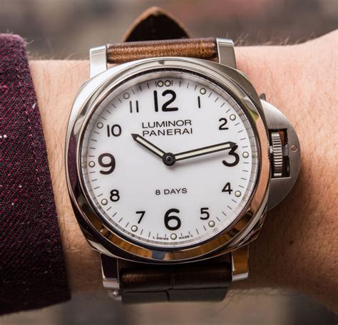 Panerai Luminor Base 8 Days Acciaio PAM561 Watch Review